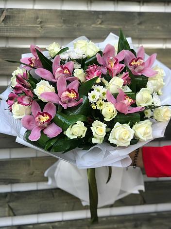 Букет цветов из: Розы и Хризантемы в Пиндушах