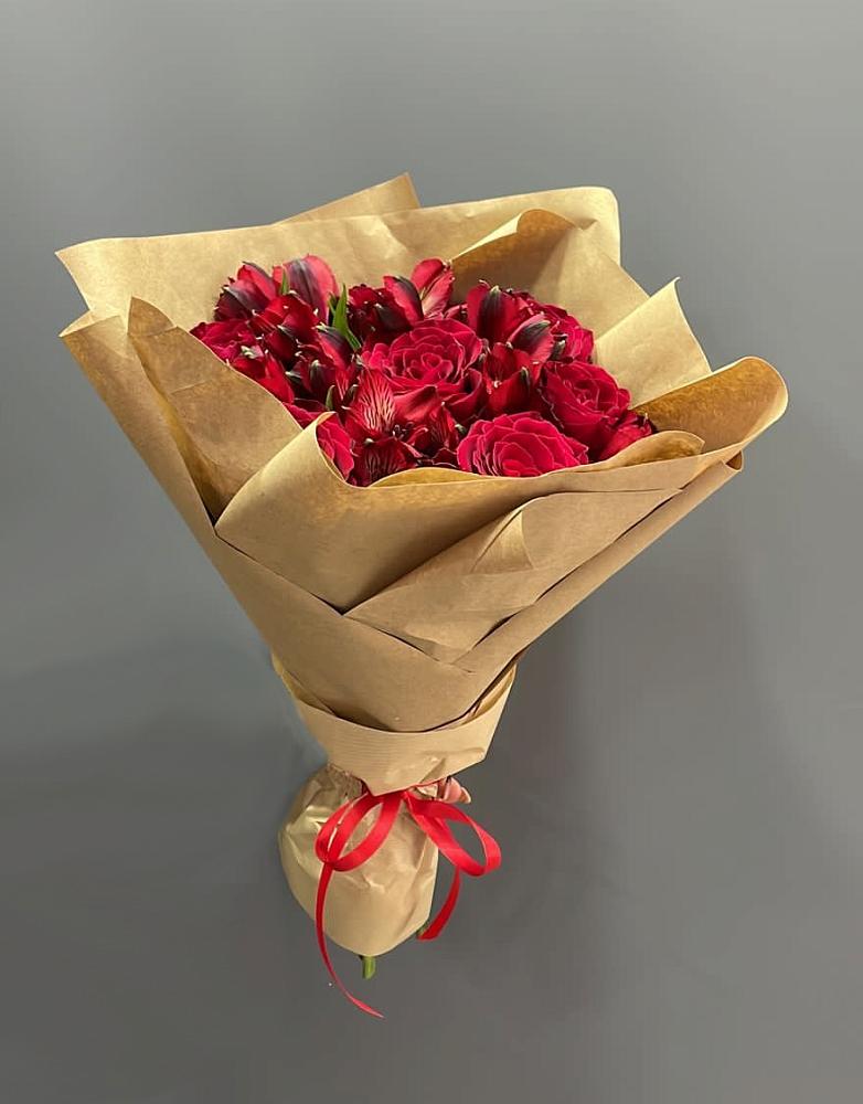 Букет цветов из: Альстромерии и Розы в Пиндушах