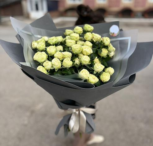 Букет Белые кустовые розы Солинеро в Пиндушах