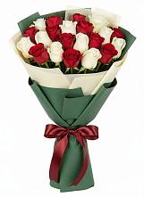 Букет Микс из красных и белых роз в Пиндушах