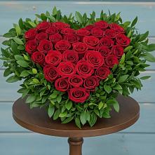 Цветочная композиция из Розы в виде сердца в Пиндушах