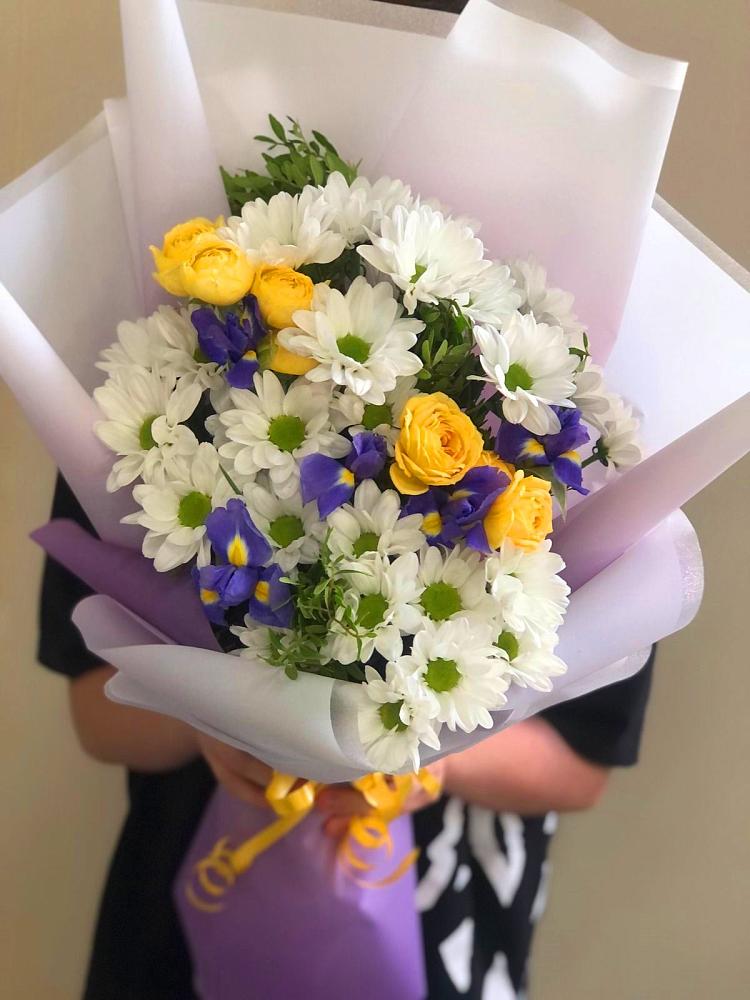 Букет цветов из: Ирисы, Хризантемы и Розы в Пиндушах