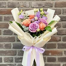 Букет цветов из:  Лизиантусы и Розы в Пиндушах