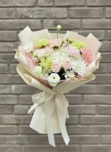 Букет цветов из:  Гвоздики, Розы, Лизиантусы и Хризантемы в Пиндушах