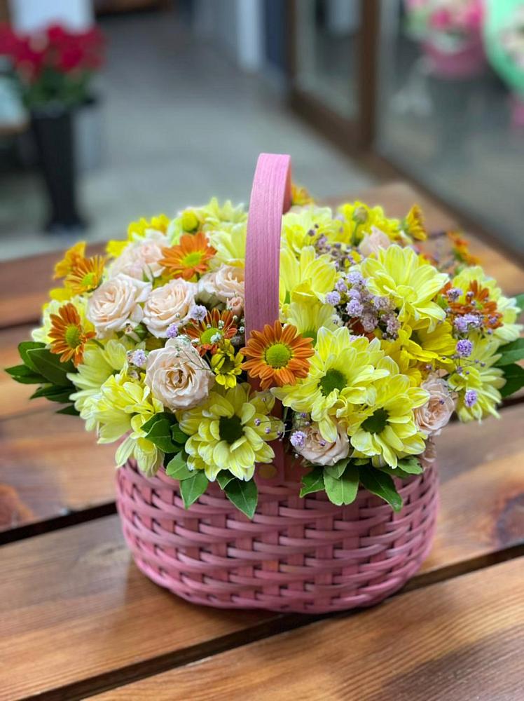 Цветочная композиция из Хризантемы и Розы в корзине в Пиндушах