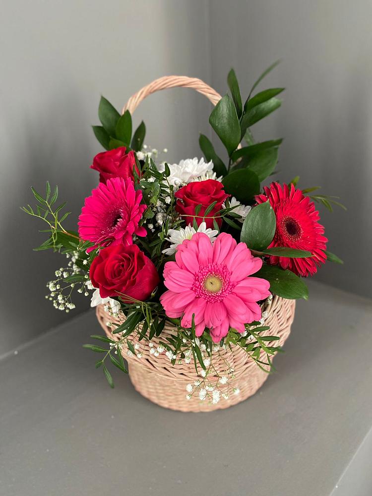 Цветочная композиция из Розы, Хризантемы и Герберы в корзине в Пиндушах