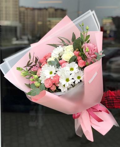 Букет цветов из: Розы, Лизиантусы и Хризантемы в Пиндушах
