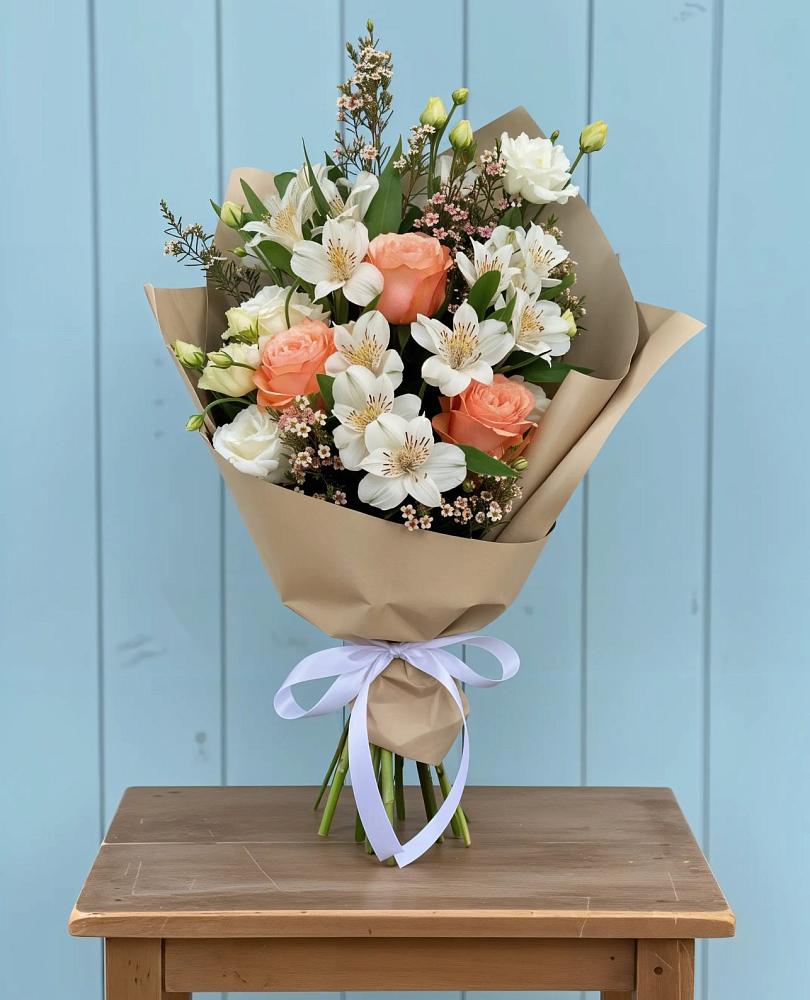Букет цветов из: Альстромерии, Лизиантусы, Розы и Хризантемы в Пиндушах